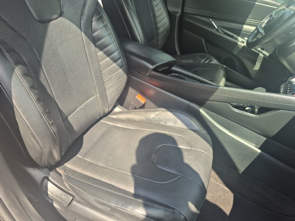 Used 2022 Hyundai Elantra Limited FWD image 15