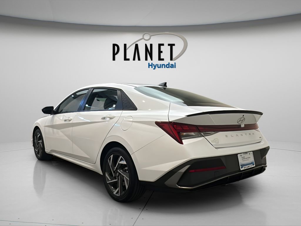 Certified 2025 Hyundai Elantra SEL image 6