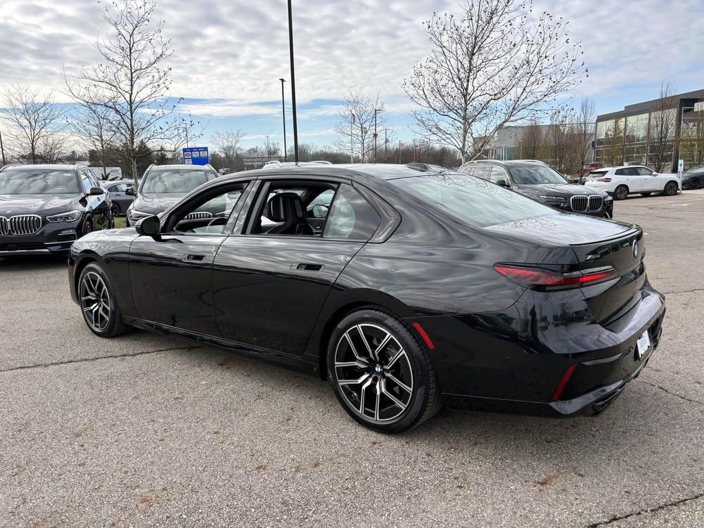Used 2024 BMW 760i xDrive w/ Executive Package image 5
