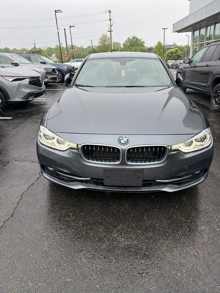 Used 2018 BMW 330i xDrive Sedan w/ Convenience Package AWD/4WD image 2