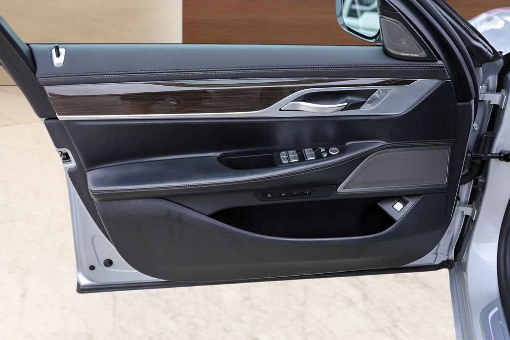 Used 2020 BMW 740i RWD image 26