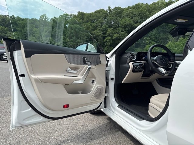 Used 2025 Mercedes-Benz CLA 250 4MATIC image 19