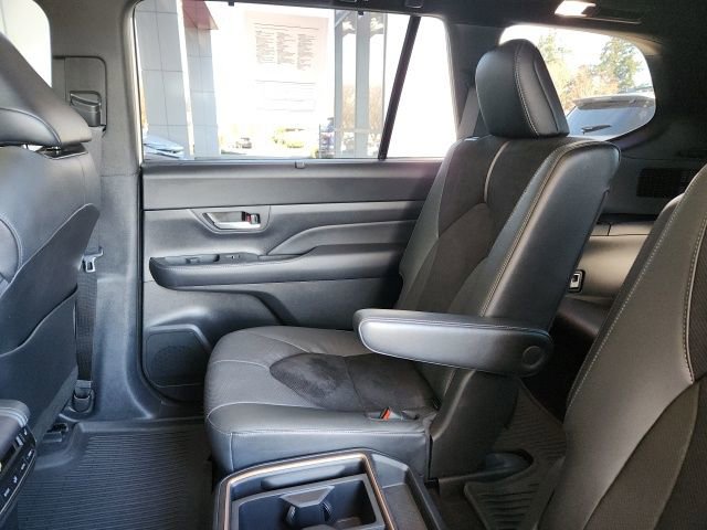 Used 2024 Toyota Grand Highlander AWD Hybrid image 23