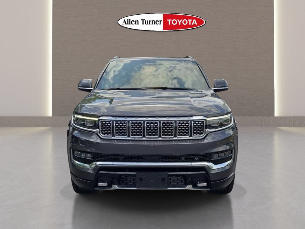Used 2022 Jeep Grand Wagoneer Series III w/ HD Trailer Tow Package AWD/4WD image 4
