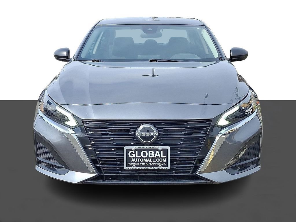 Used 2025 Nissan Altima 2.5 SV image 2