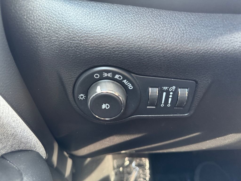 Used 2022 Jeep Compass Latitude w/ Convenience Group image 19