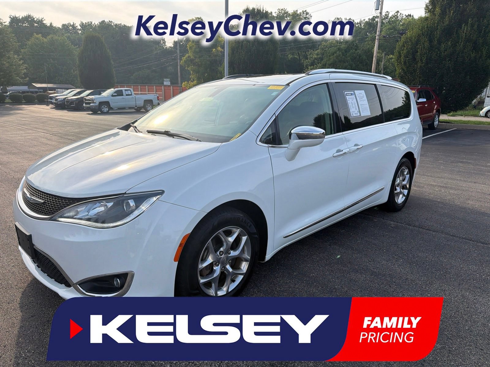 Used 2018 Chrysler Pacifica Limited FWD image 1