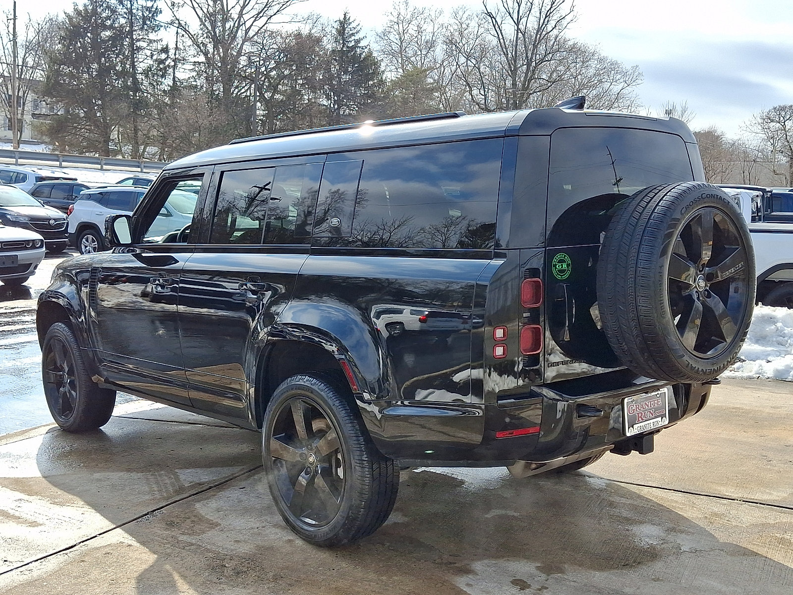 Used 2024 Land Rover Defender 130 X-Dynamic SE AWD/4WD image 4