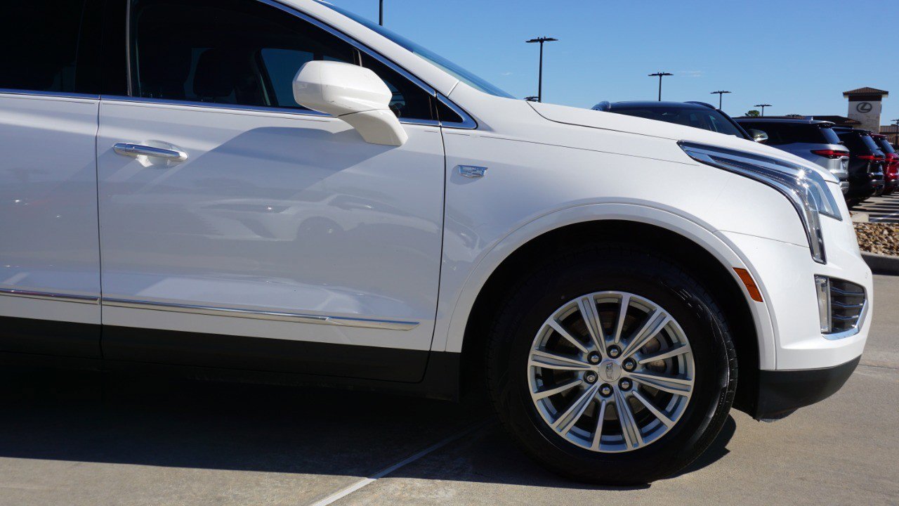 Used 2018 Cadillac XT5 Luxury w/ Driver Awareness Package image 9