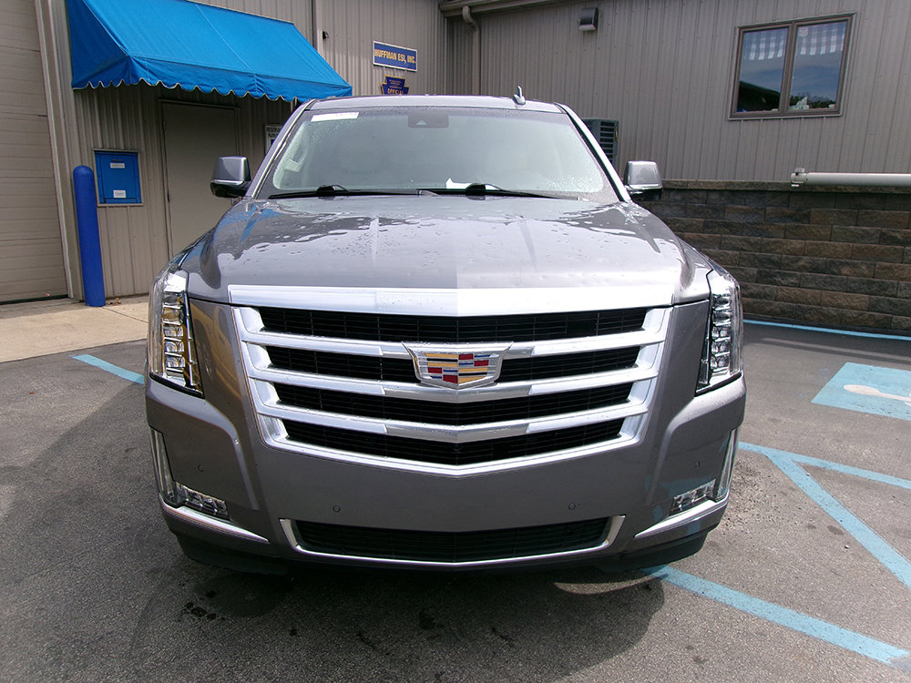 Used 2019 Cadillac Escalade Luxury image 2