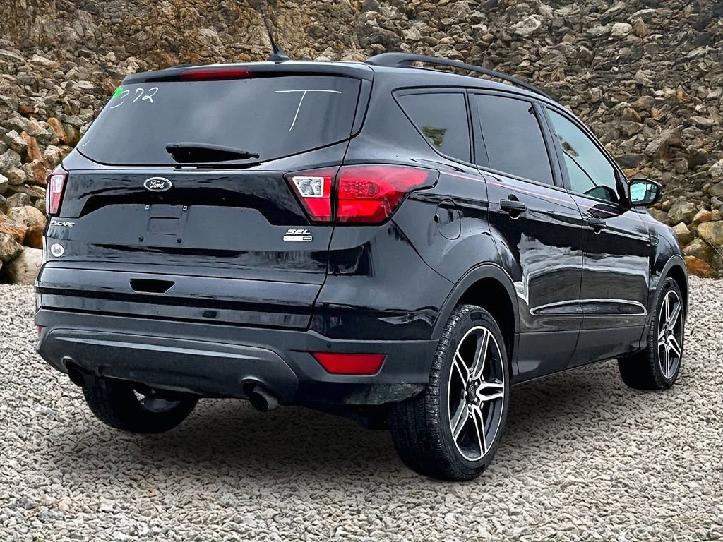Used 2019 Ford Escape SEL image 2