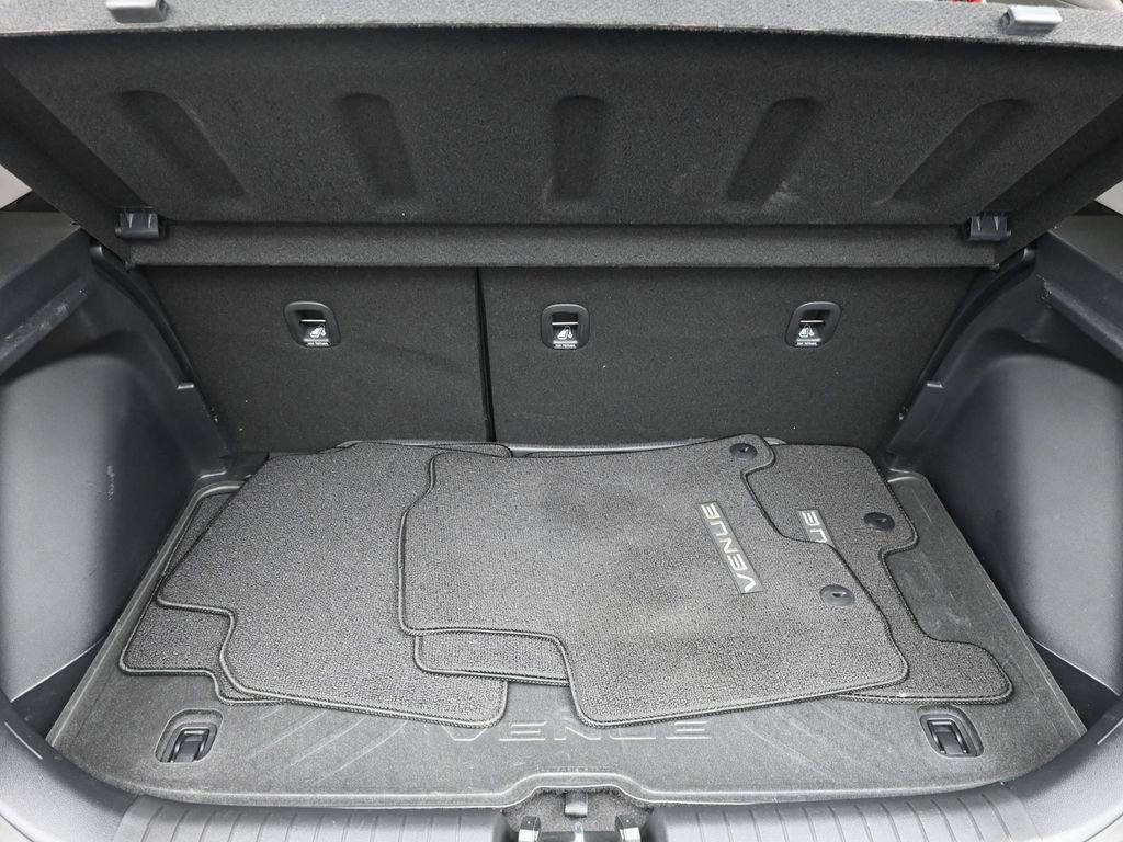 Certified 2025 Hyundai Venue SE image 13