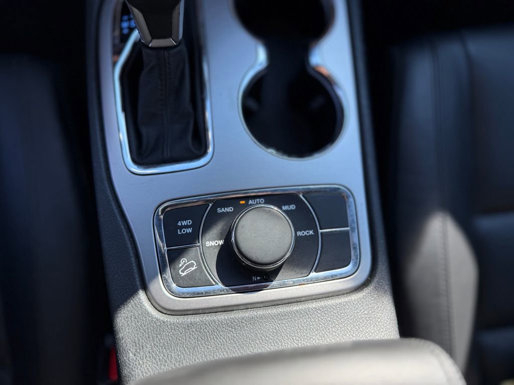 Used 2018 Jeep Grand Cherokee Limited image 23