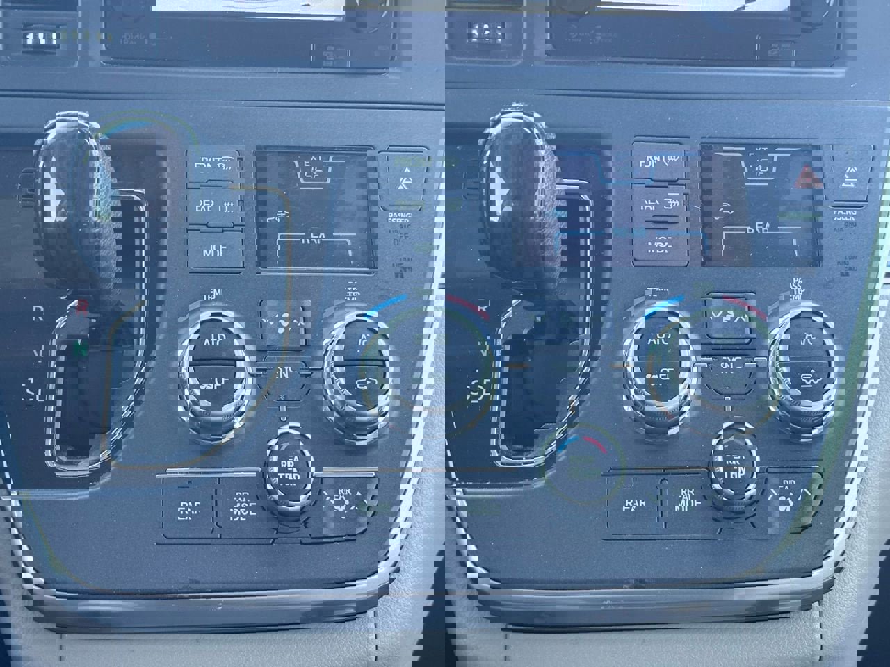 Used 2015 Toyota Sienna XLE w/ XLE Navigation Package image 12