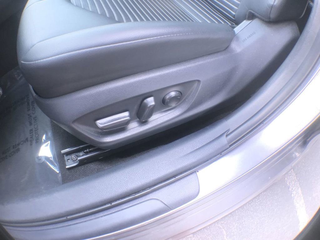 Used 2023 Toyota Camry SE image 13