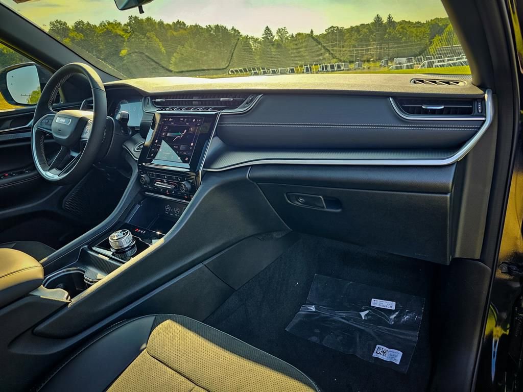 New 2025 Jeep Grand Cherokee L Altitude image 46