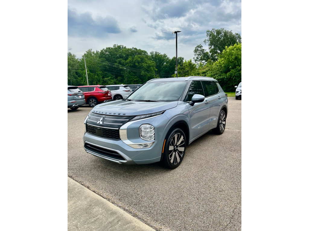 New 2026 Mitsubishi Outlander SEL FWD image 2