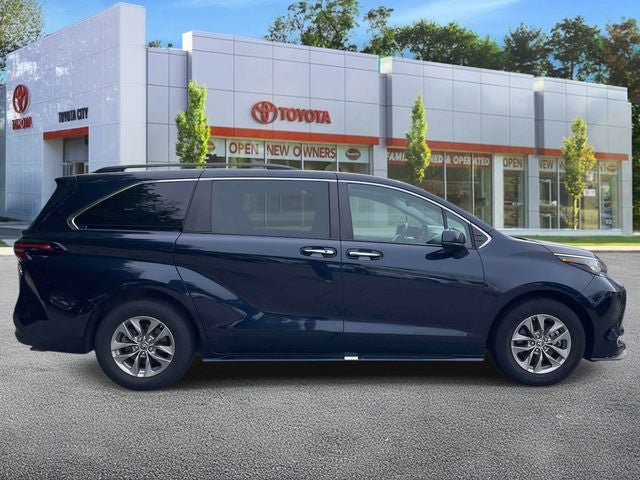 Used 2023 Toyota Sienna XLE FWD image 5