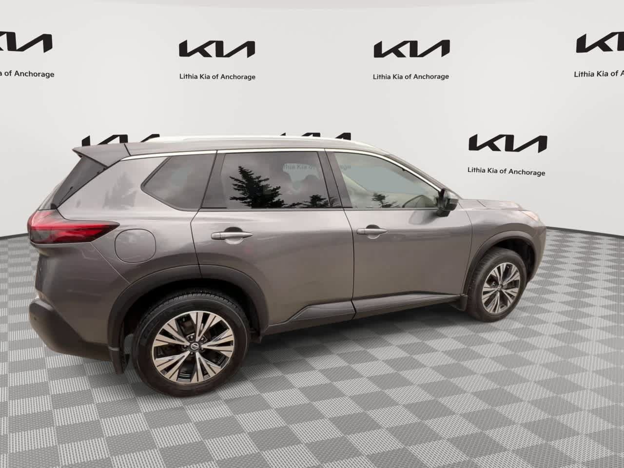 Used 2021 Nissan Rogue SV w/ Premium Package FWD image 8