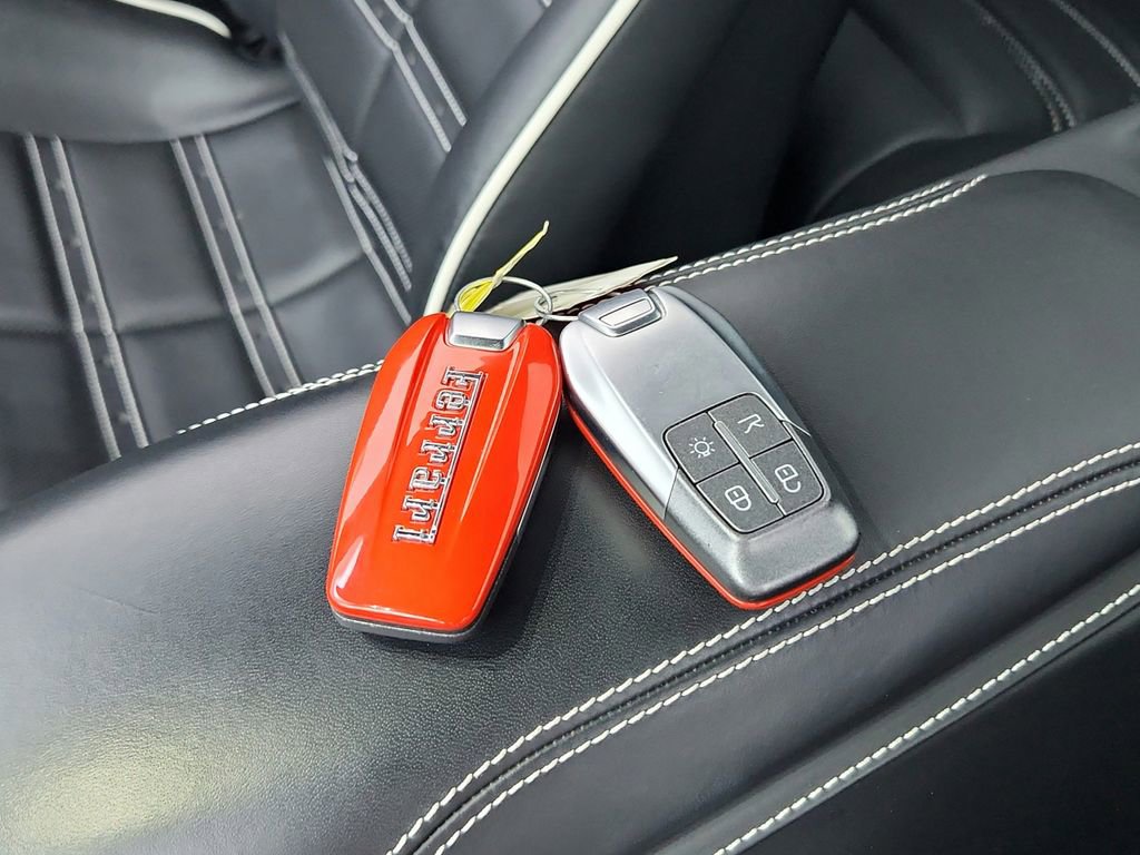 Used 2020 Ferrari Portofino Base image 25