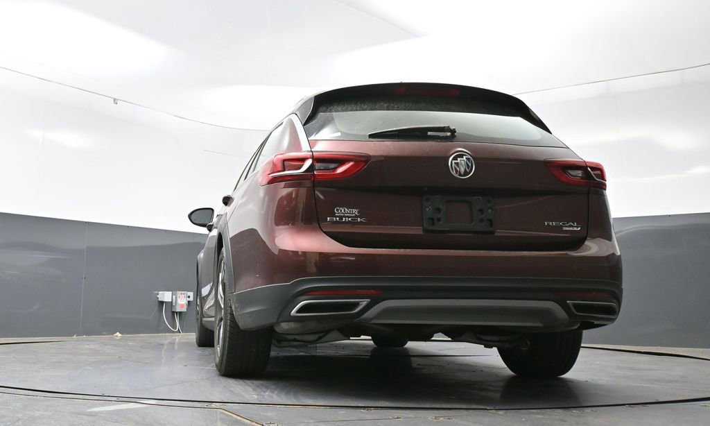 Used 2018 Buick Regal Preferred w/ Sights and Sounds Package AWD/4WD image 32