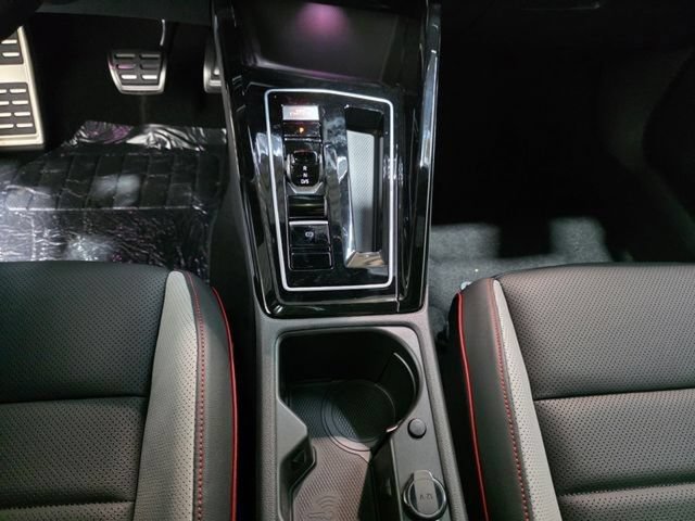 New 2026 Volkswagen GTI SE FWD image 21