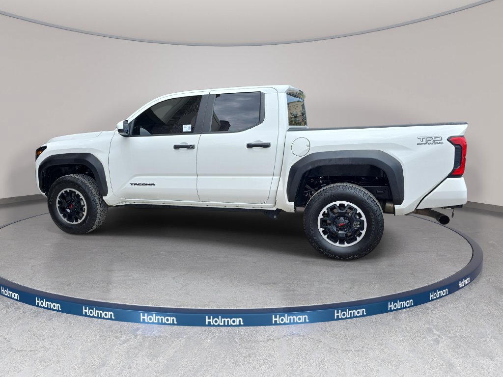 Used 2024 Toyota Tacoma TRD Off-Road AWD/4WD image 9
