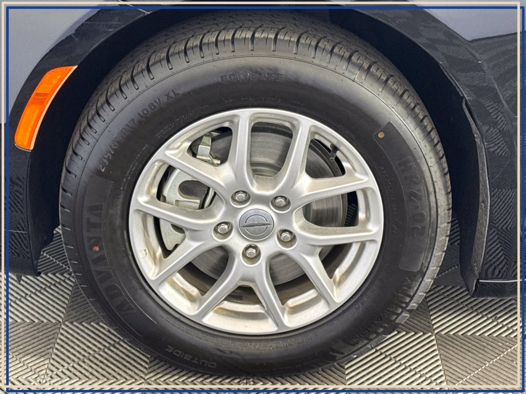 Certified 2025 Chrysler Pacifica Select FWD image 15