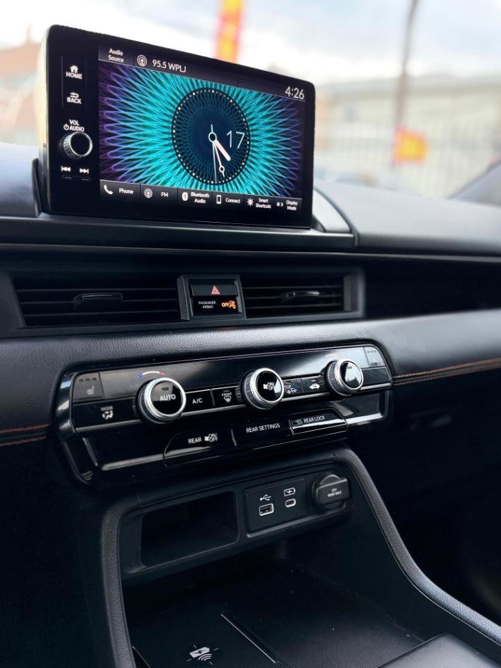 Used 2025 Honda Pilot TrailSport image 11