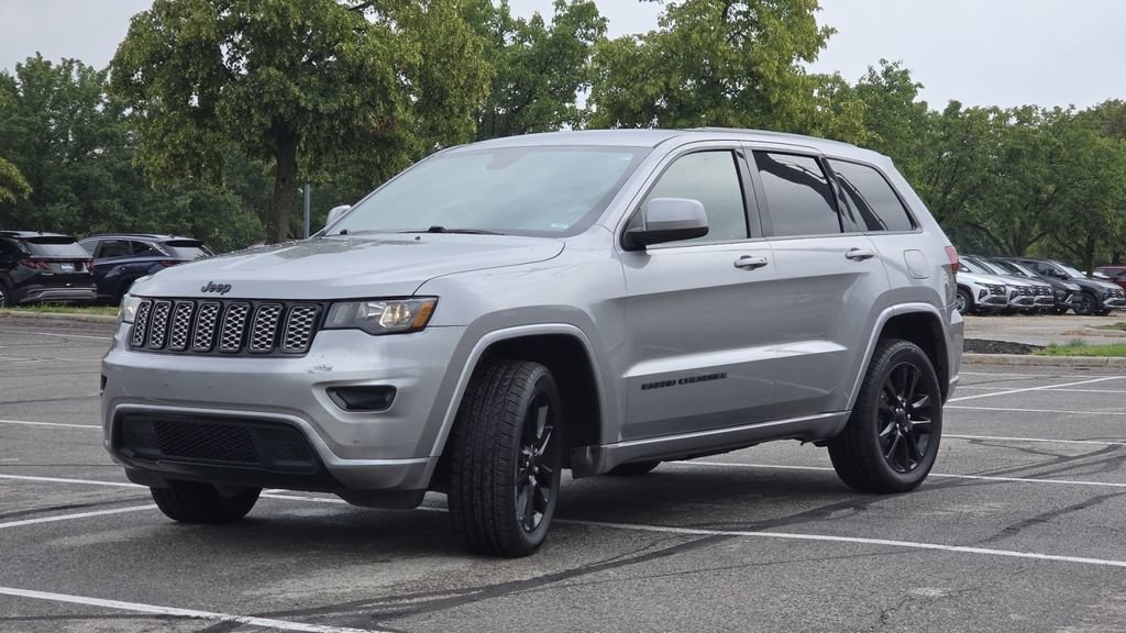 Used 2018 Jeep Grand Cherokee Altitude AWD/4WD image 4