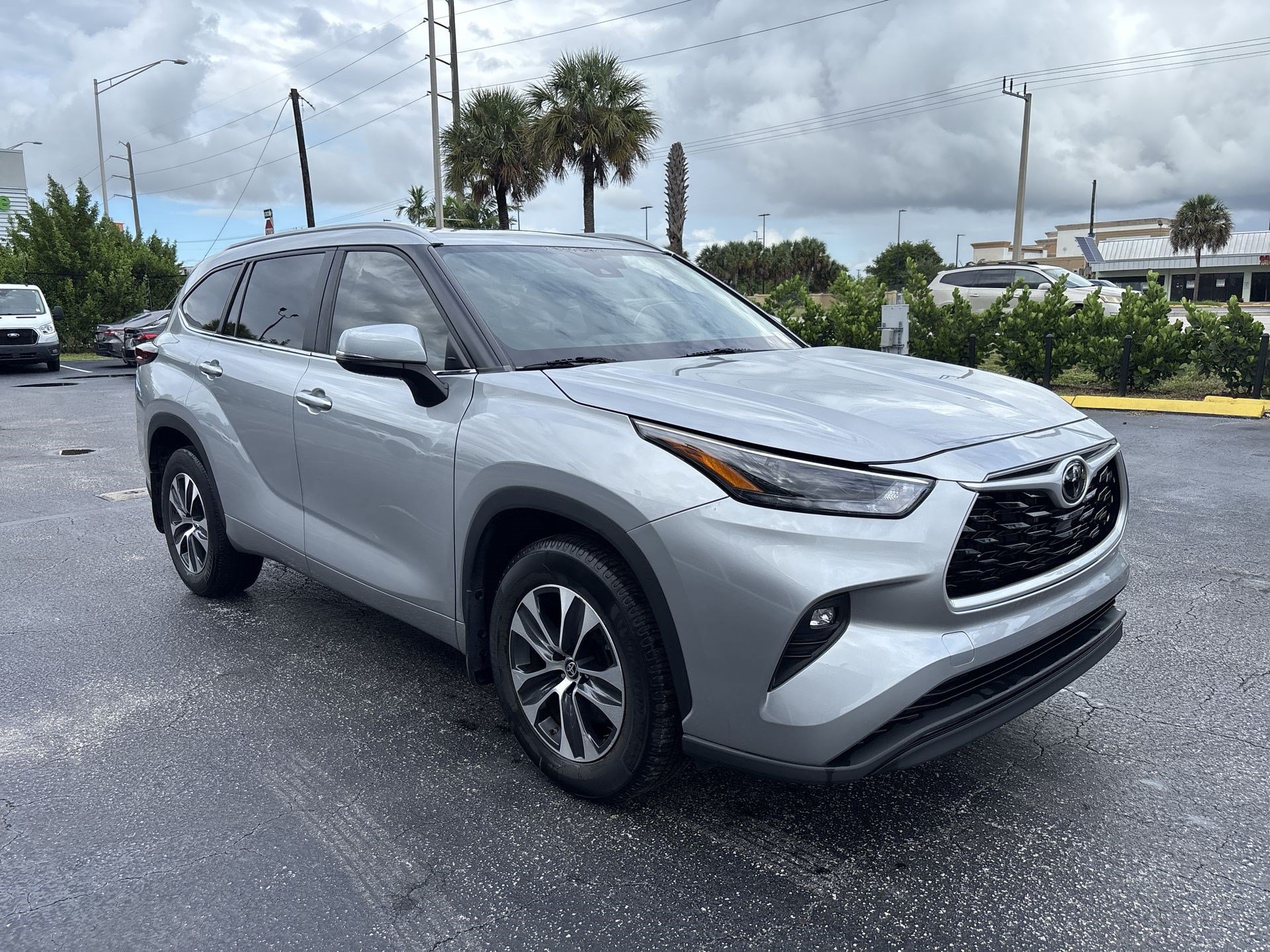 Used 2024 Toyota Highlander XLE