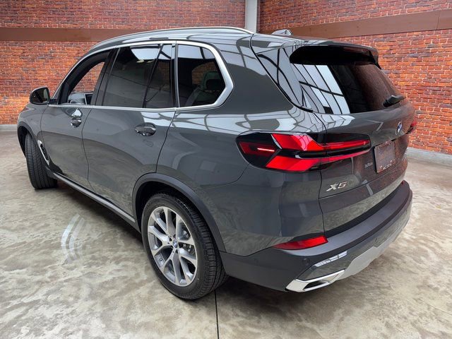 Used 2026 BMW X5 xDrive40i w/ Climate Comfort Package image 3