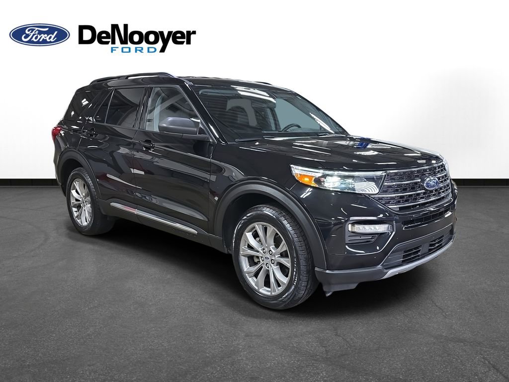 Used 2023 Ford Explorer XLT w/ Equipment Group 202A image 4