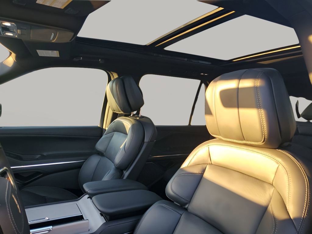 Used 2025 Lincoln Navigator L Reserve w/ Jet Appearance Package image 29