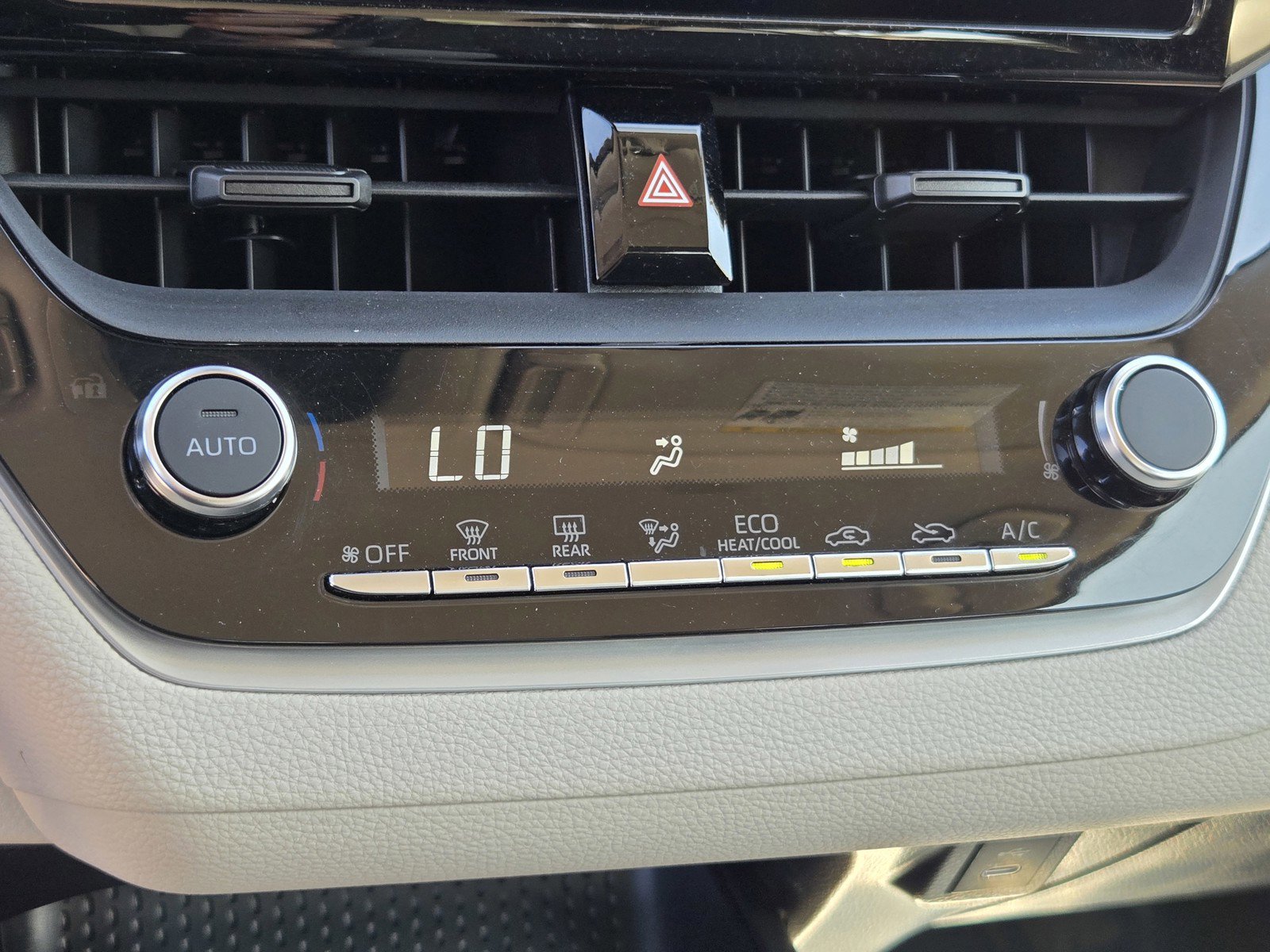 Used 2023 Toyota Corolla LE image 19
