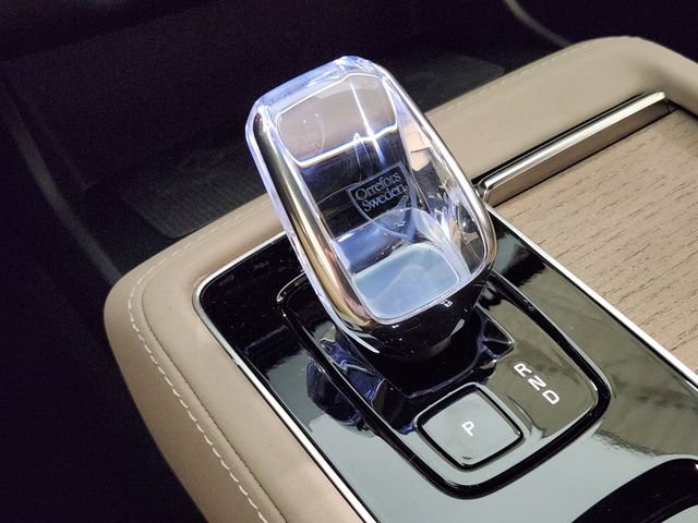 New 2026 Volvo XC90 T8 Plus w/ Protection Package Premier AWD/4WD image 19