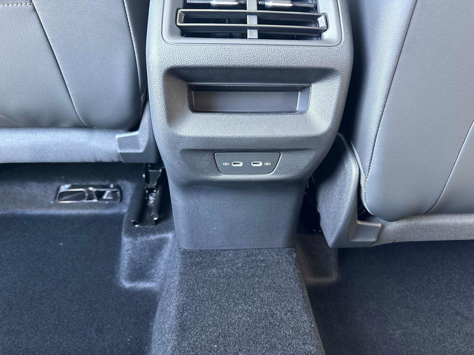 New 2026 Volkswagen Tiguan SE image 16