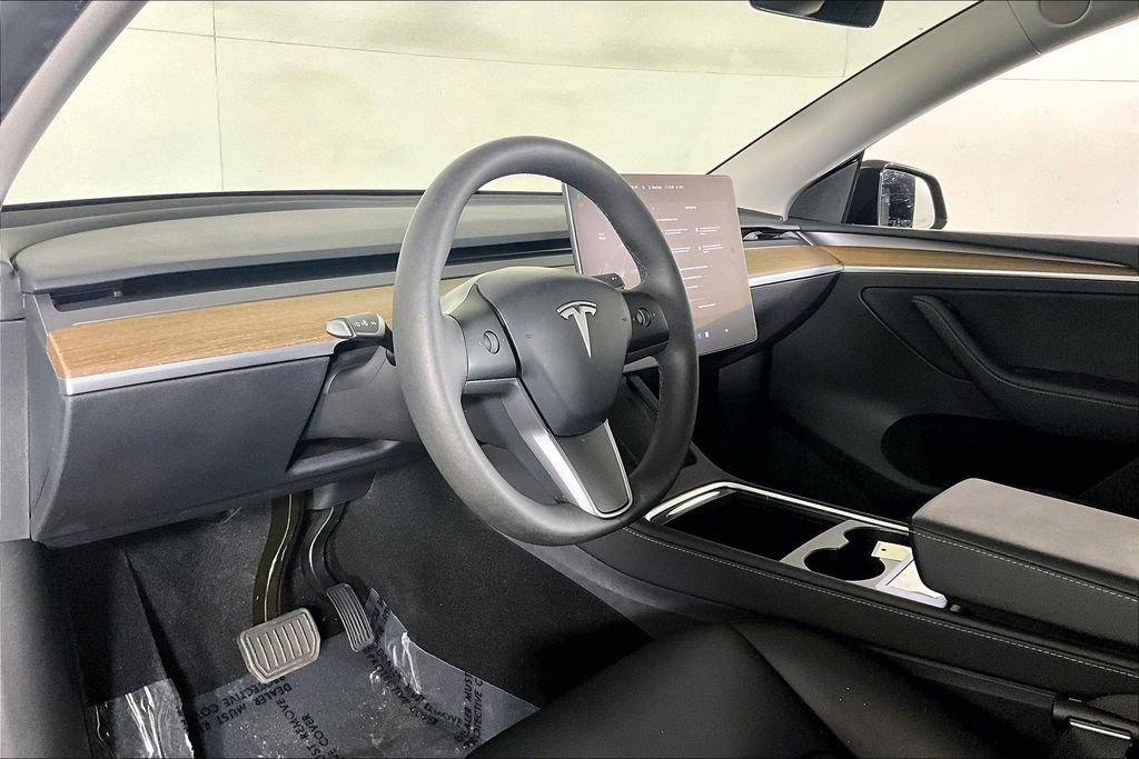 Used 2024 Tesla Model Y Long Range AWD/4WD image 13