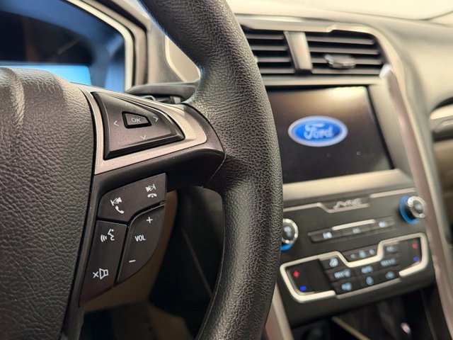 Used 2019 Ford Fusion SE FWD image 17