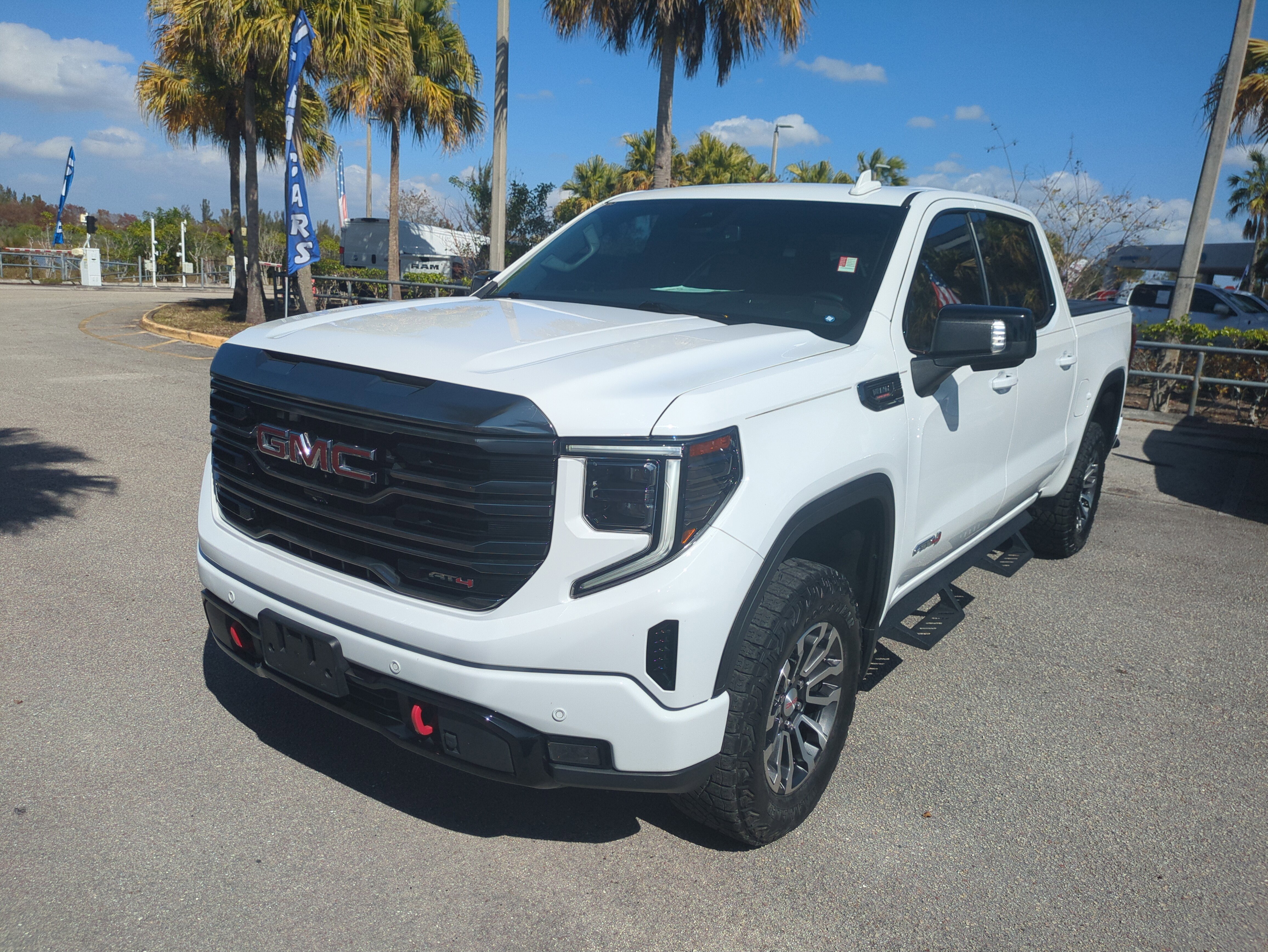 Used 2023 GMC Sierra 1500 AT4 image 9