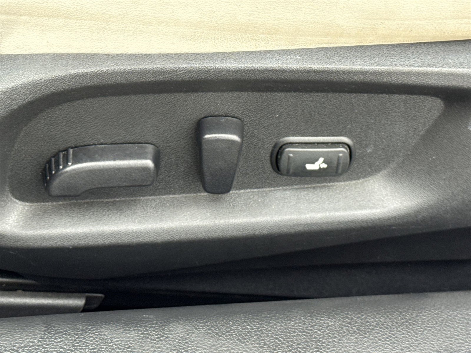 Used 2017 INFINITI Q60 Red Sport 400 image 17