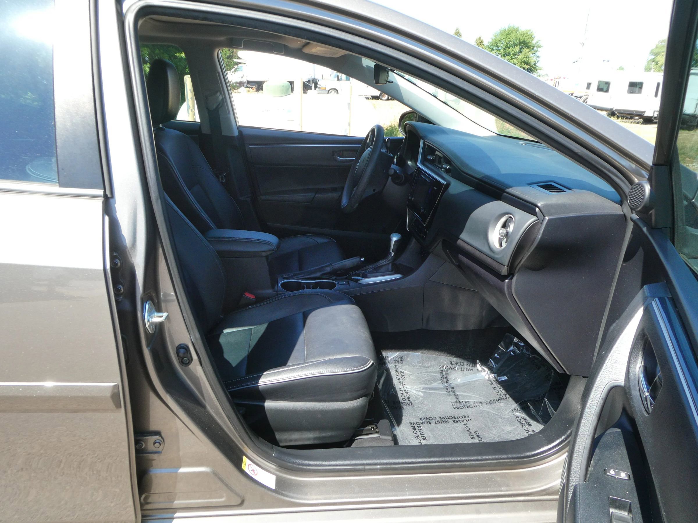 Used 2017 Toyota Corolla XLE FWD image 27