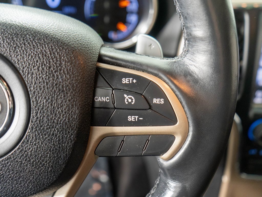 Used 2015 Jeep Grand Cherokee Limited w/ Luxury Group II image 18