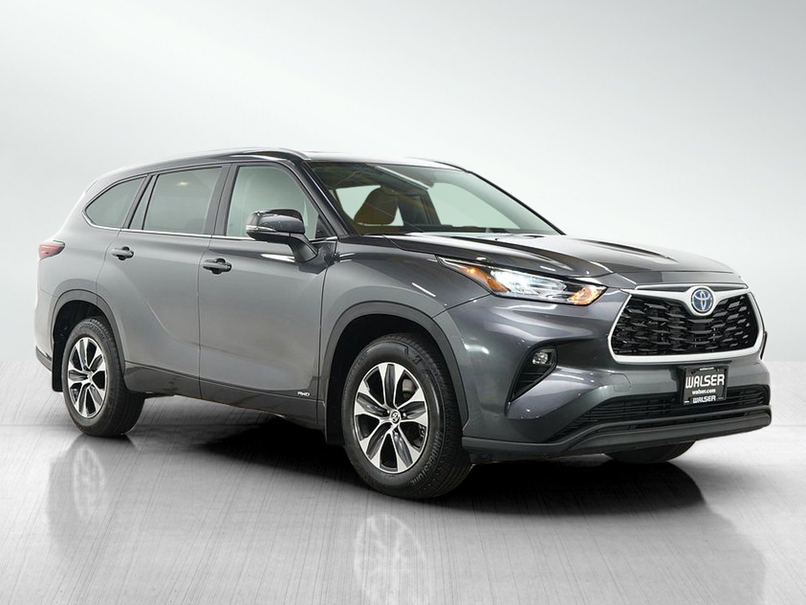 Used 2024 Toyota Highlander XLE image 7