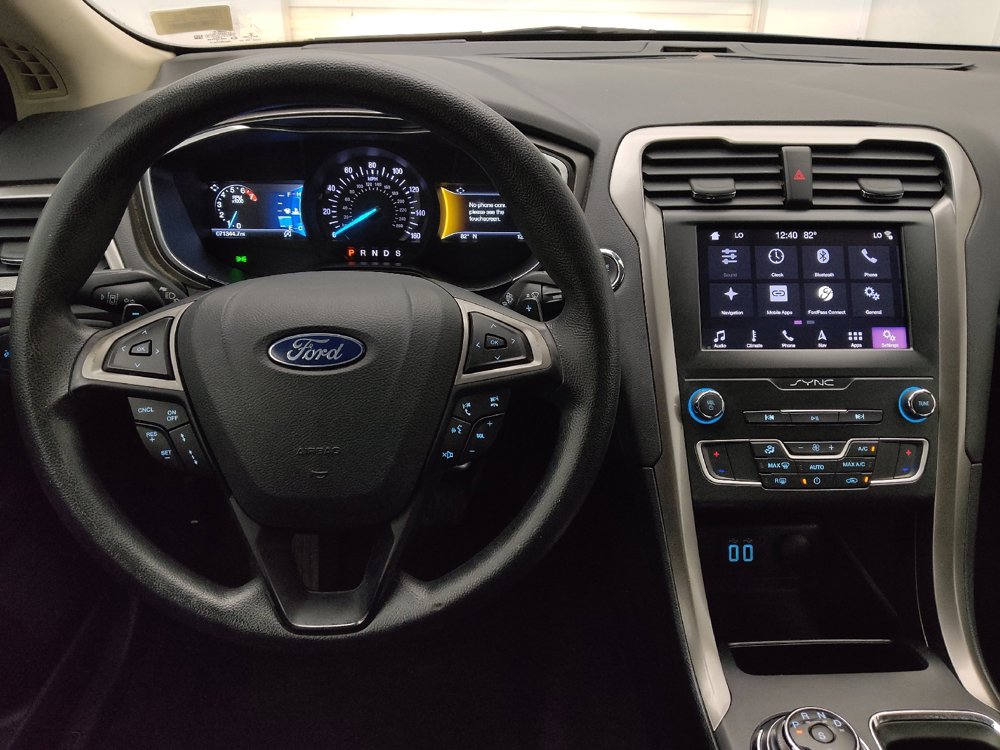 Used 2019 Ford Fusion SE FWD image 22