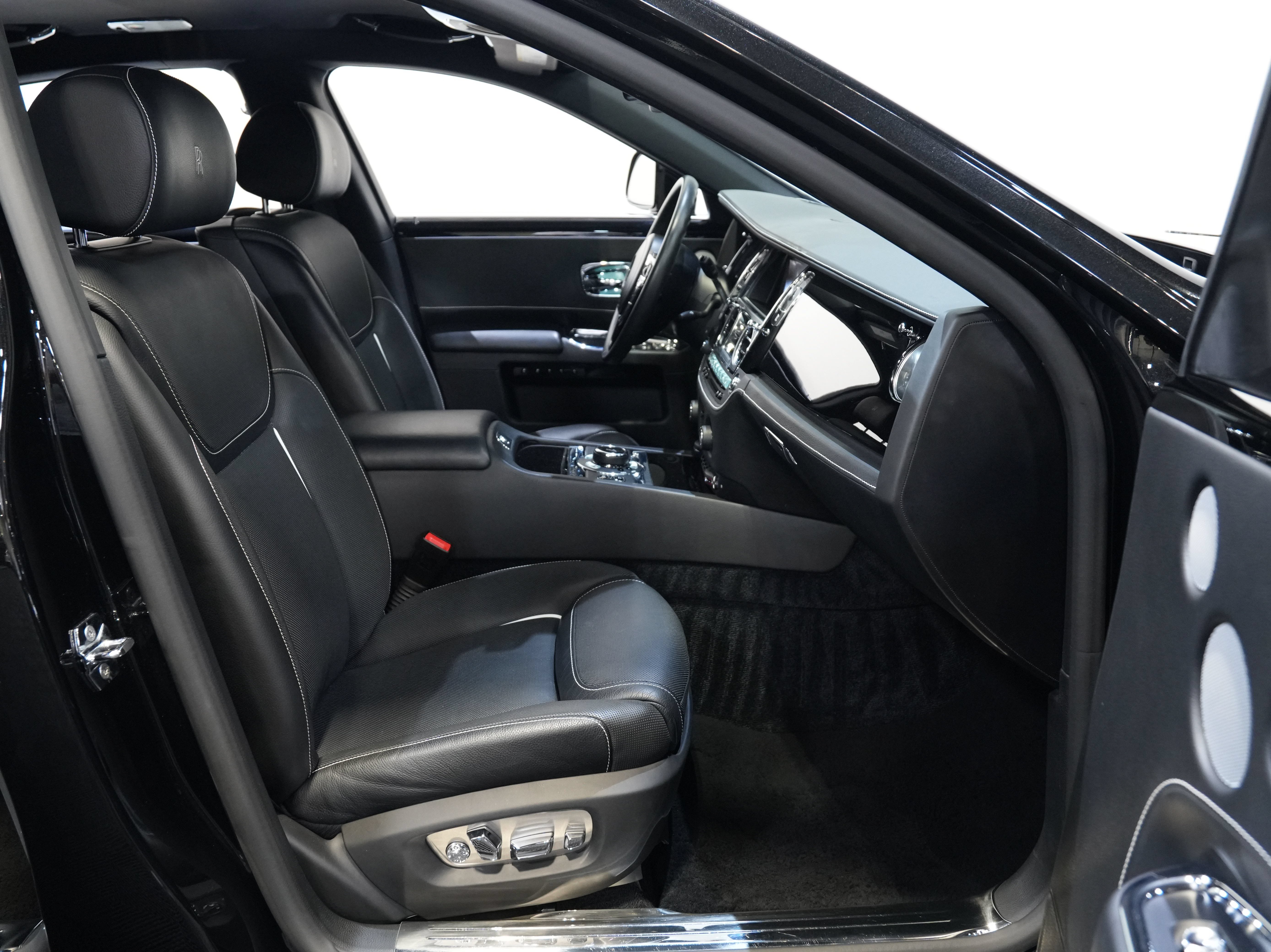 Used 2020 Rolls-Royce Ghost RWD image 41