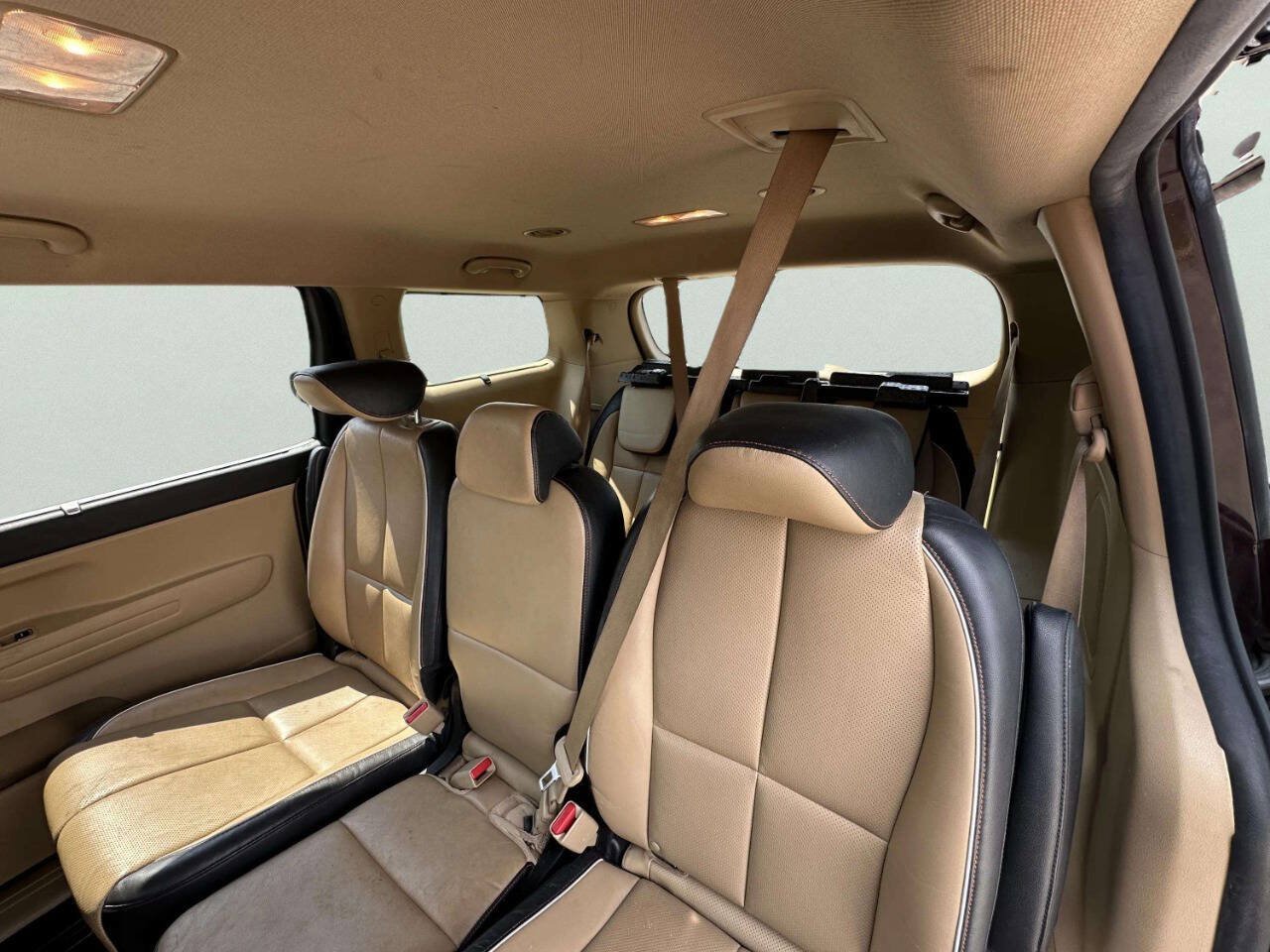 Used 2017 Kia Sedona LX w/ LX Essentials Premium Package FWD image 12