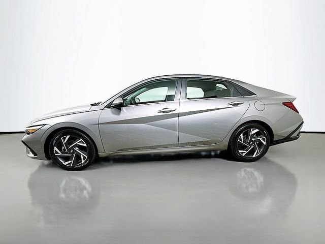 Used 2024 Hyundai Elantra SEL w/ Convenience Package FWD image 4