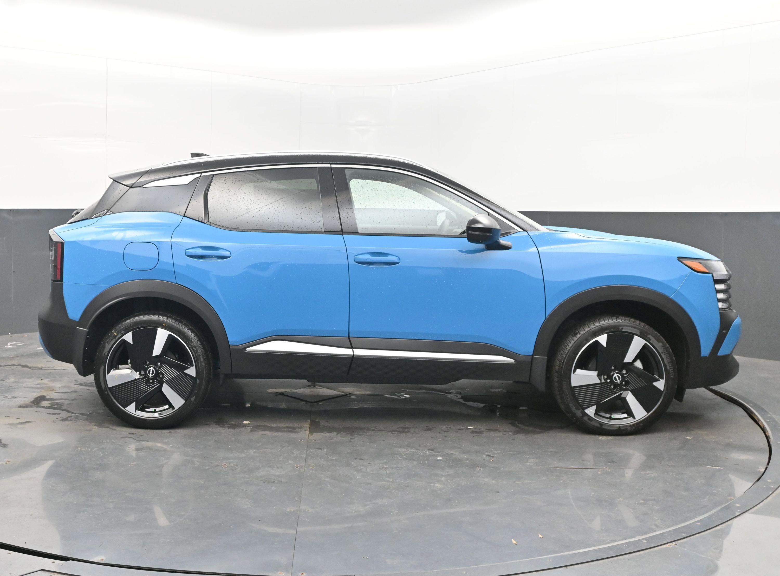 New 2025 Nissan Kicks SR image 8