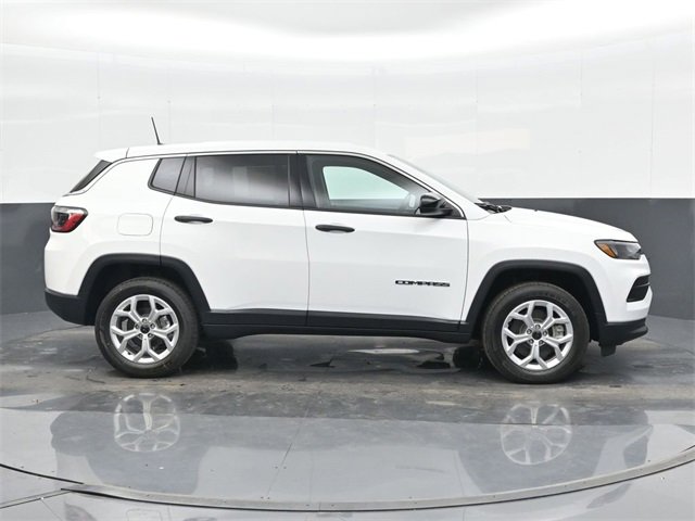 Used 2025 Jeep Compass Sport image 5